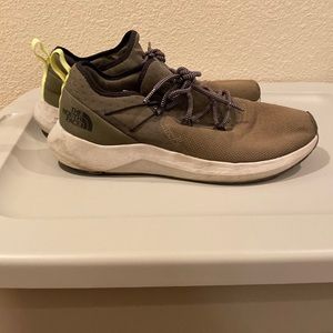 North face shoes size 11